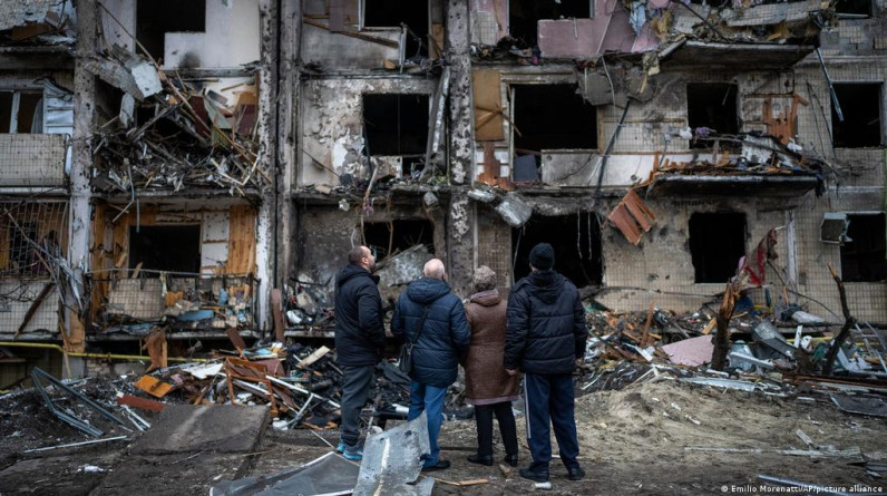 أوكرانيا-تتهم-روسيا-بشن-“أكبر-هجوم”-بالمسيّرات-على-كييف-استهدفتها-قبيل-احتفال-المدينة-بذكرى-تأسيسها